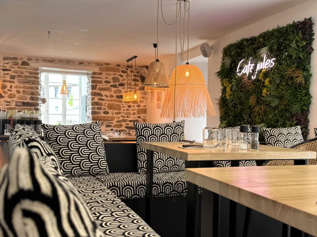 Table A Manger Cafe Jules