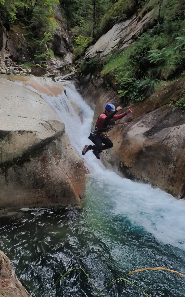 Saut Dans Le Canyon