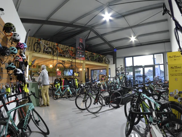 Pyrénées Cycles propose la location et les réparations de vélos à Oloron Sainte-Marie en Pyrénées béarnaises