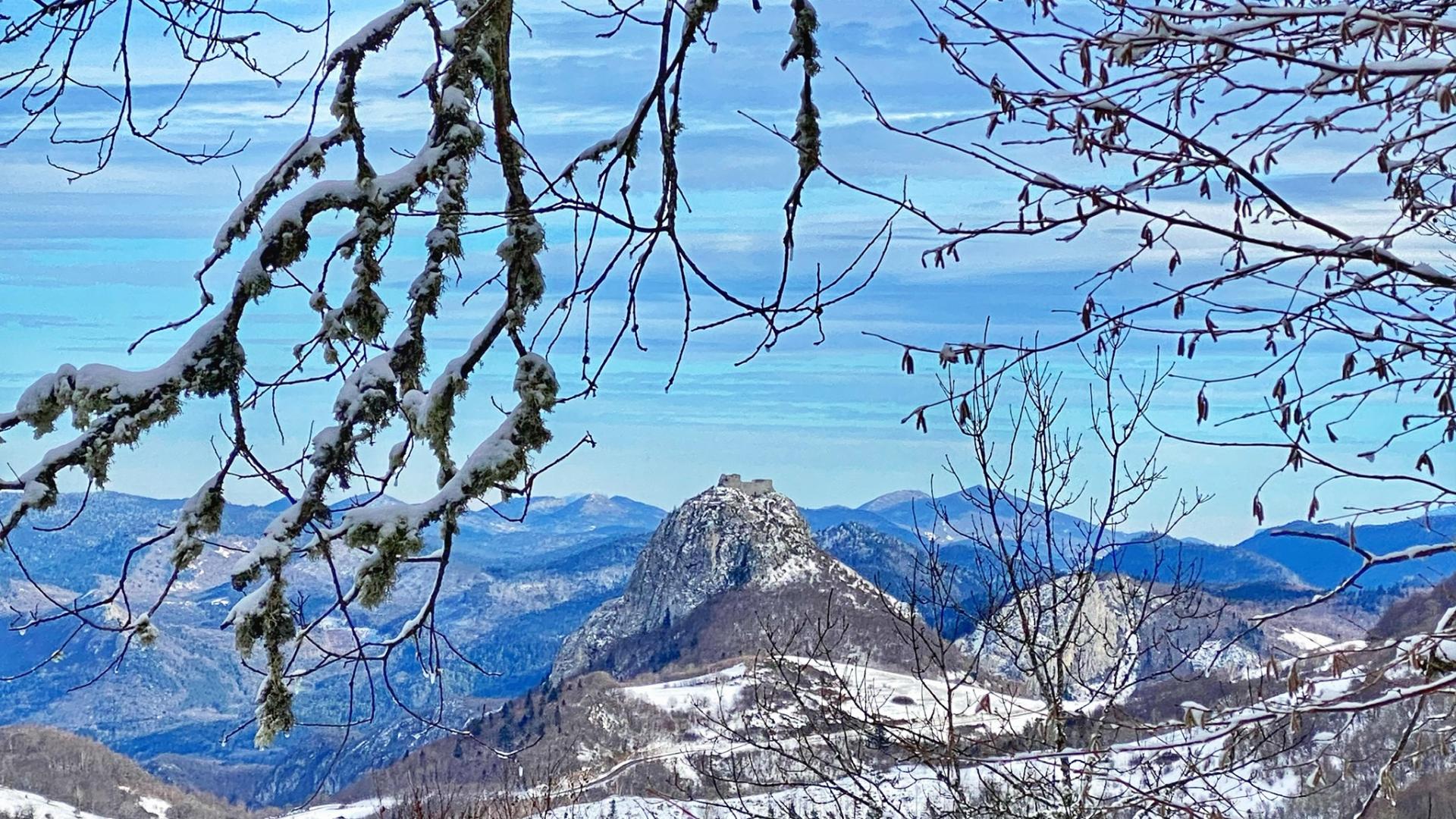 Le château de Montségur sous la neige