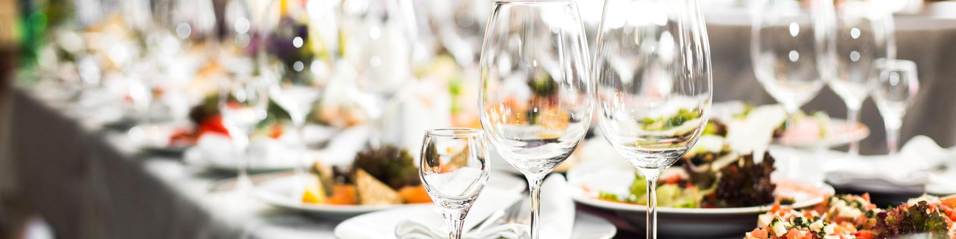 glass-and-sparkling-glassworks-at-length-table-prepares-for-wedding