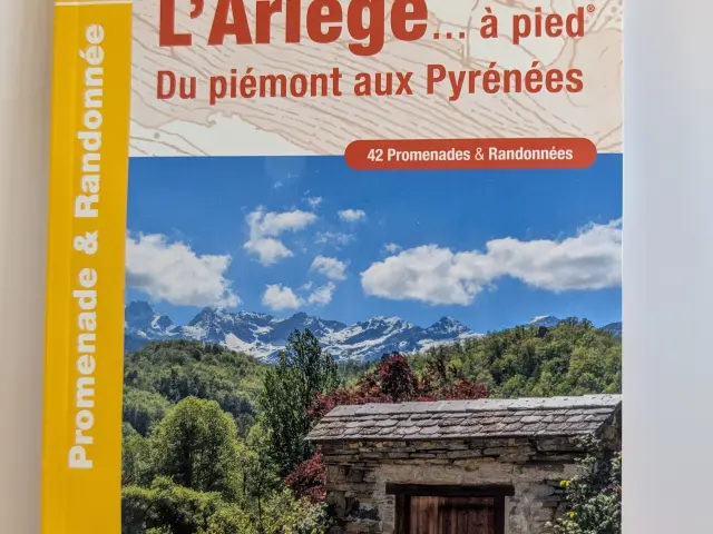 Topoguide Lariege A Pied Du Piemont Aux Pyrenees