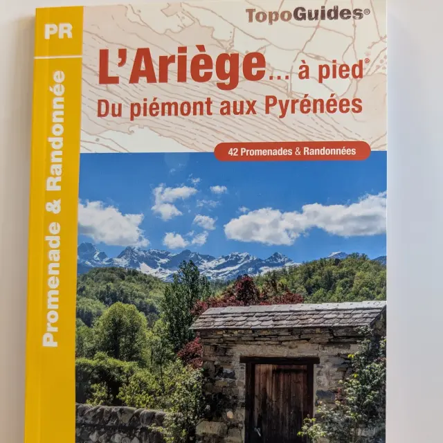 Topoguide Lariege A Pied Du Piemont Aux Pyrenees