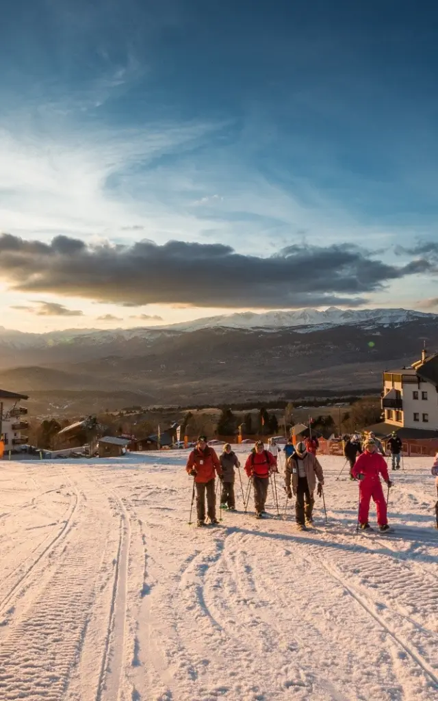Randonnée découverte du paysage et des sommets des Pyrénées Catalanes au départ d'Eyne, en raquette, en fin de journée et nuit.