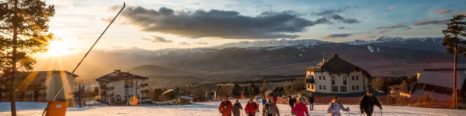 Randonnée découverte du paysage et des sommets des Pyrénées Catalanes au départ d'Eyne, en raquette, en fin de journée et nuit.