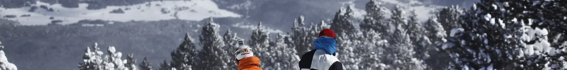 12022013, Font Romeu, France. Illustration d importantes chutes de neige. Surfers.