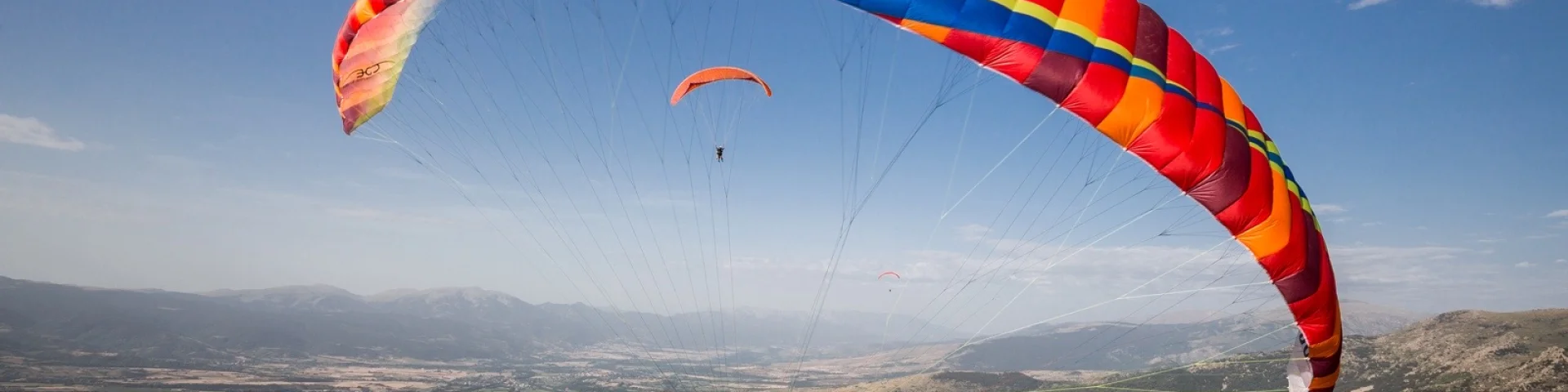 Parapente à Targasonne, organisé par l'association Vol'Em, suvol de Cerdagne et des Pyrénées.