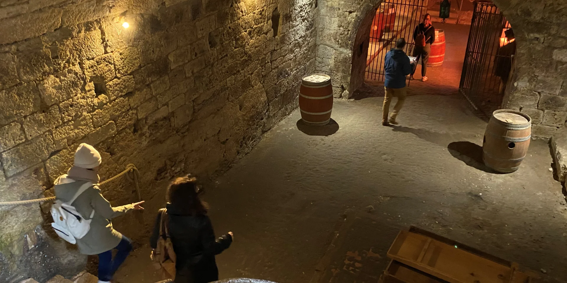 La chasse aux indices passe par la cave du château de Bridoire