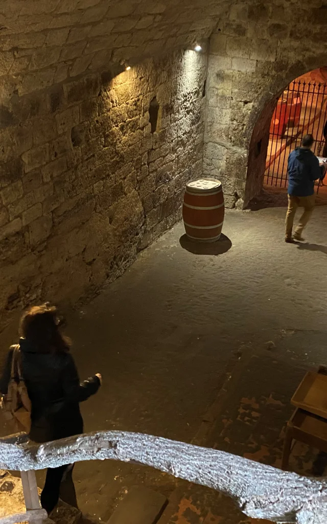 La chasse aux indices passe par la cave du château de Bridoire