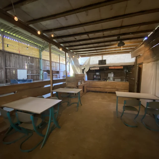 Le bar et espace dégustation Chèvrerie du Charmat à Ribagnac