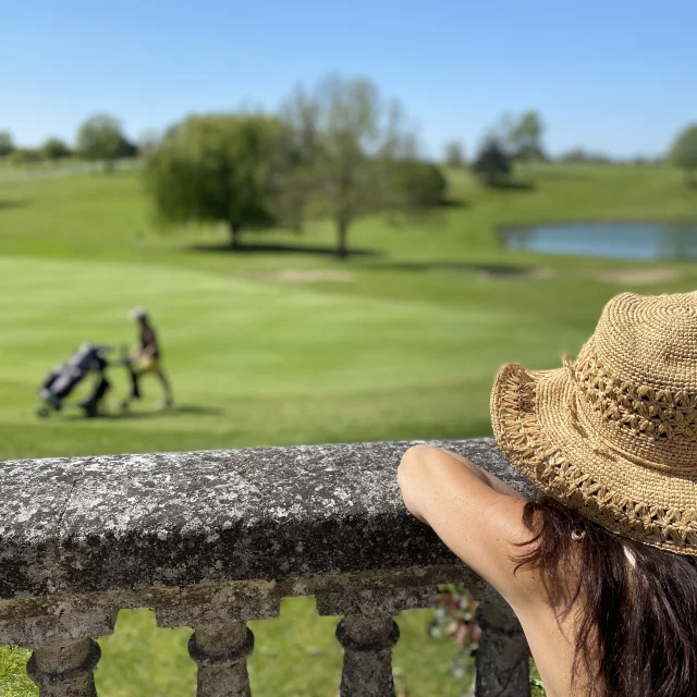Vue depuis la terrasse des Fresques au Château des Vigiers
