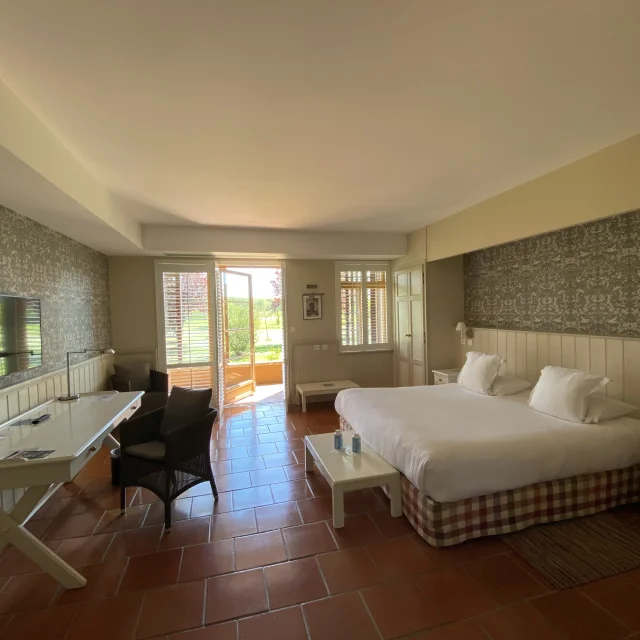 Les chambres sont spacieuses et lumineuses au Relais des Vigiers