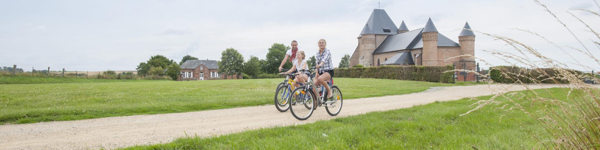 Flavigny Le Grand L'église Fortifiée Et La Voie Verte (3) Min