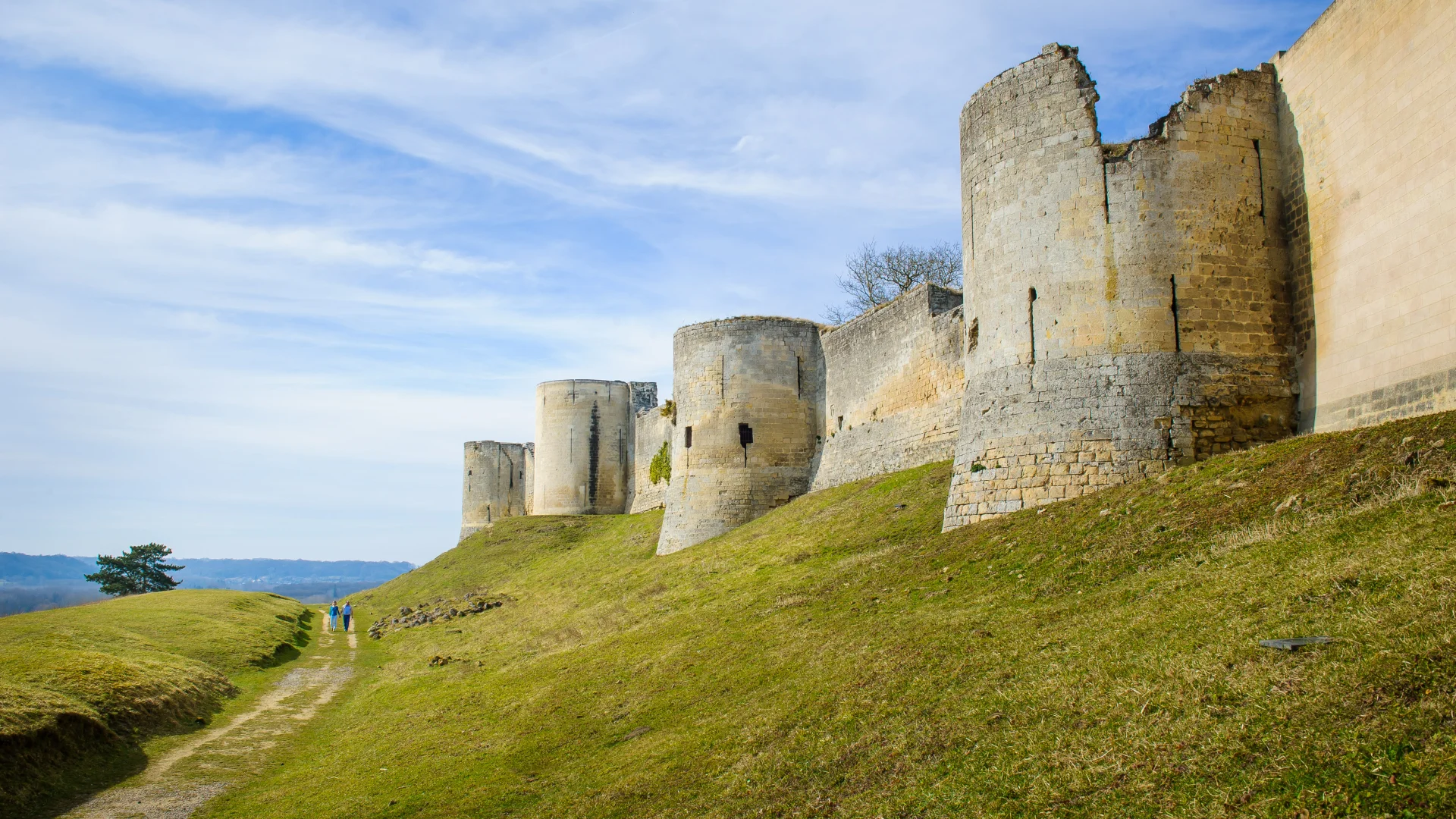 Vestiges Du Chateau Fort De Coucy Le Chateau Auffrique 1