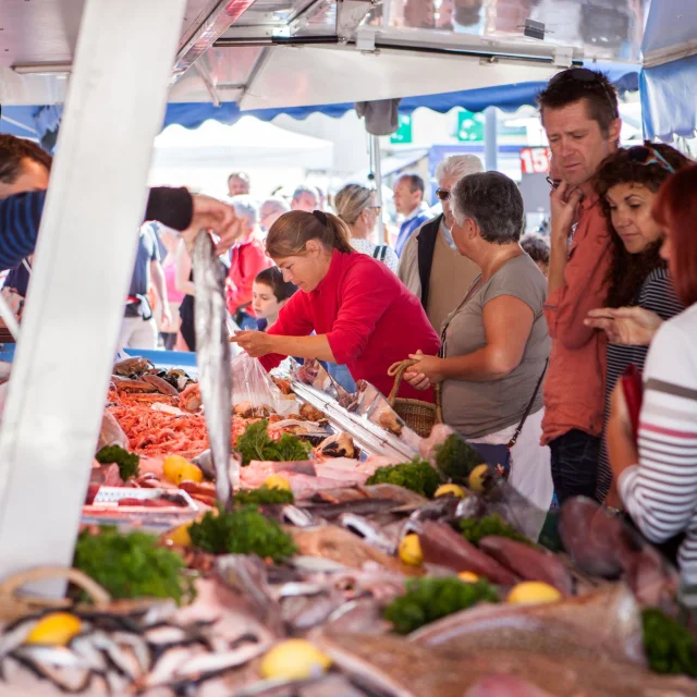 Marché de Fouesnant le vendredi matin
