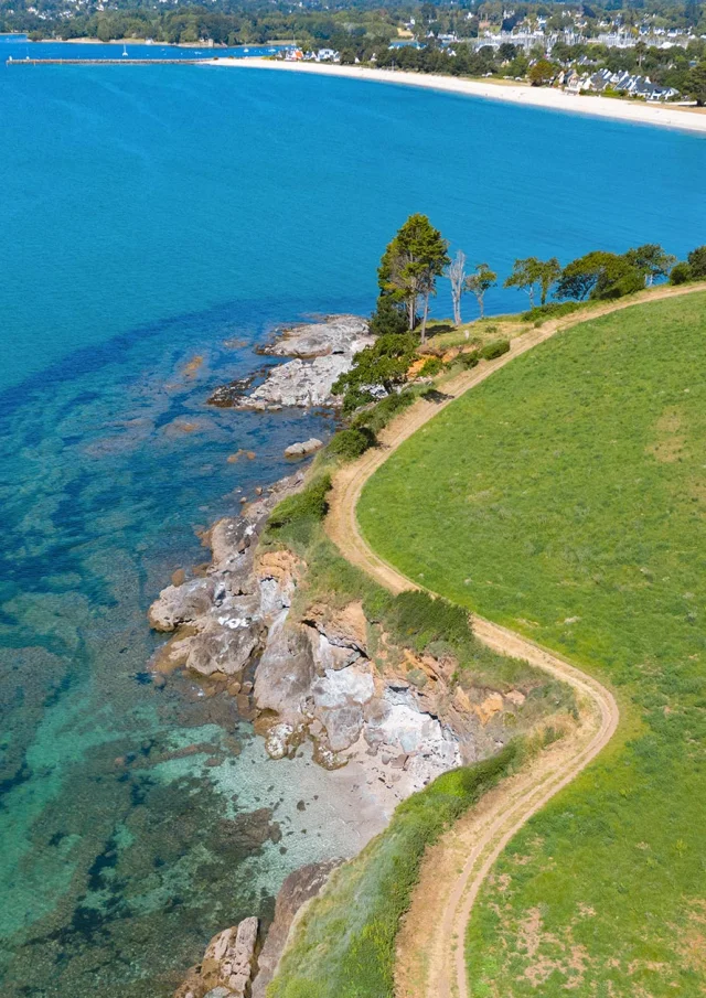 Coastal path at Anse Saint-Laurent in La Forêt-Fouesnant