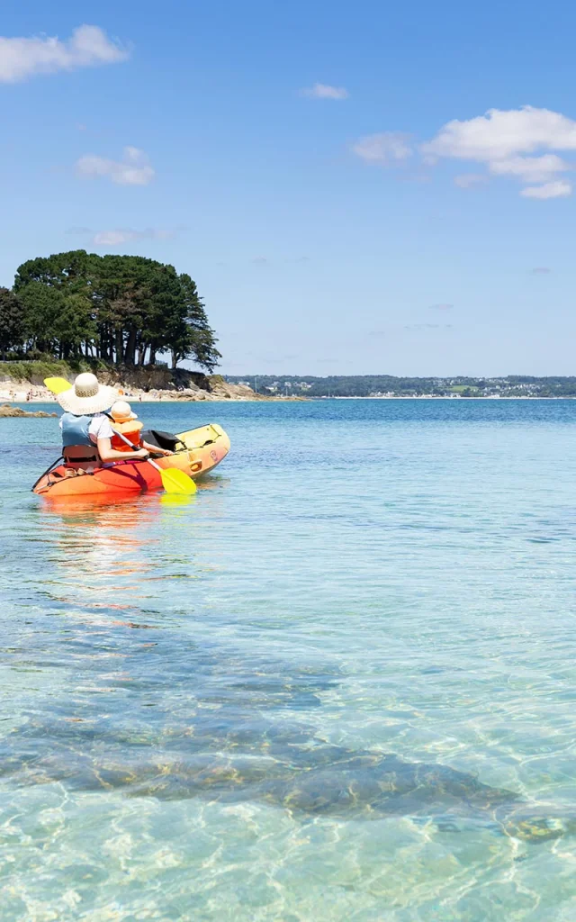 Kayak en famille dans les criques de Beg-Meil à Fouesnant