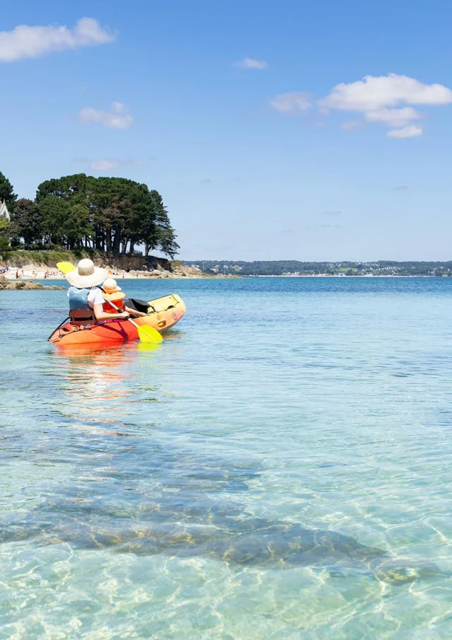 Kayak en famille dans les criques de Beg-Meil à Fouesnant