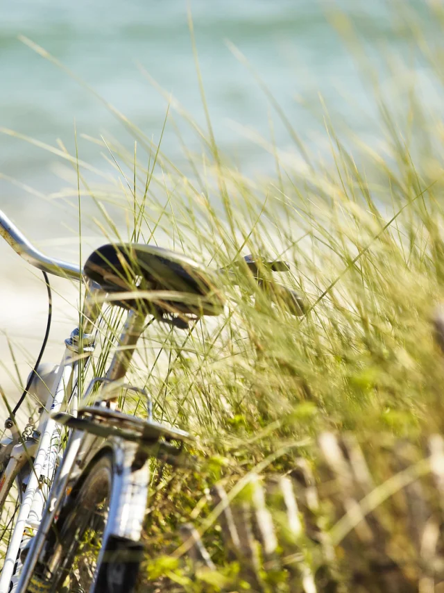 Fietsen op het strand van Mousterlin