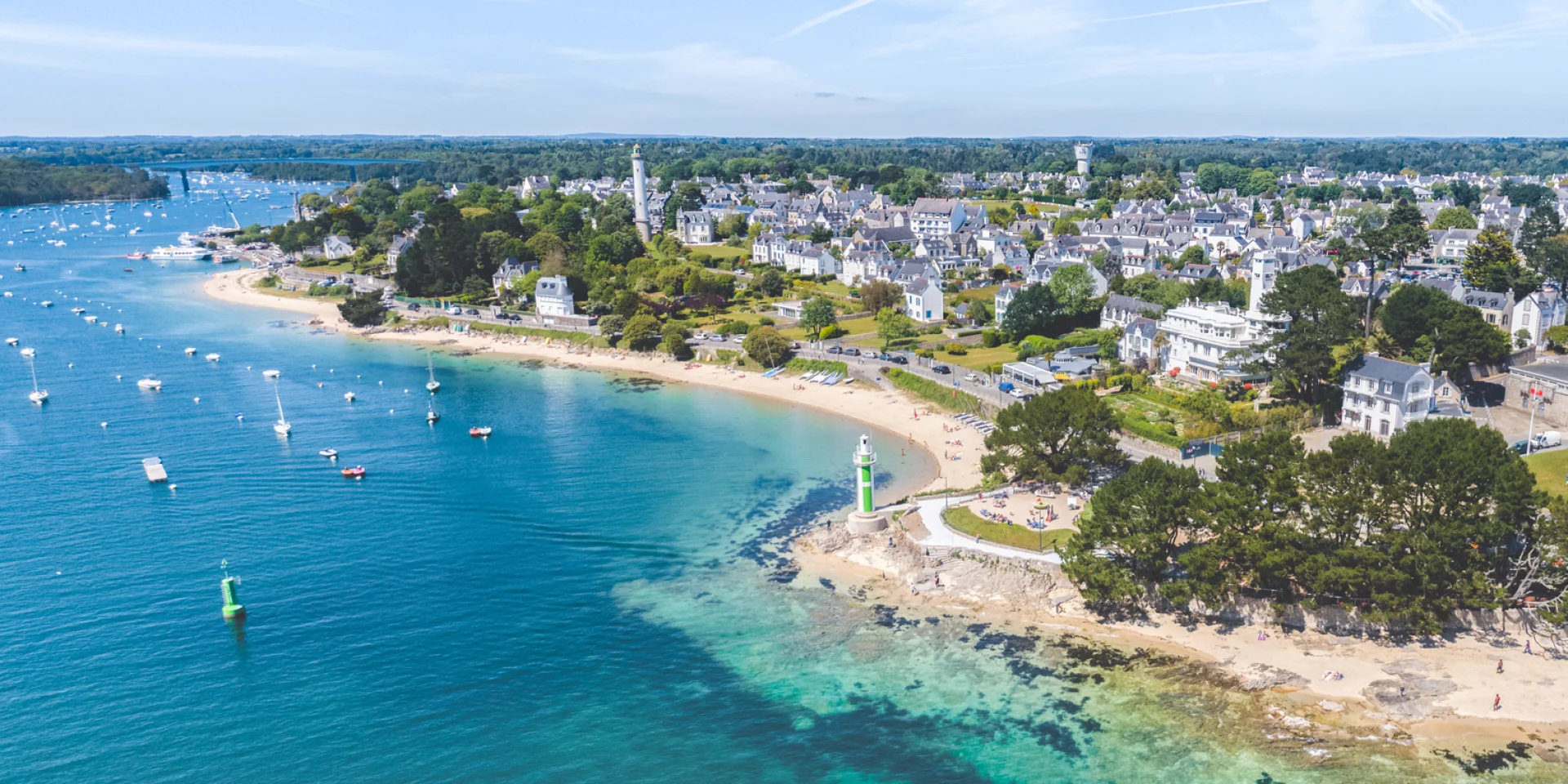 Vue aérienne de la plage du Coq à Bénodet