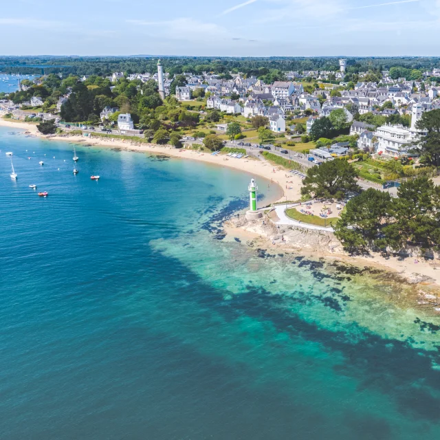 Luchtfoto van het strand van Coq in Bénodet