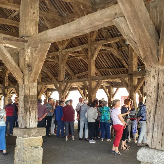 Visite Guidée De Questembert Halles (2)