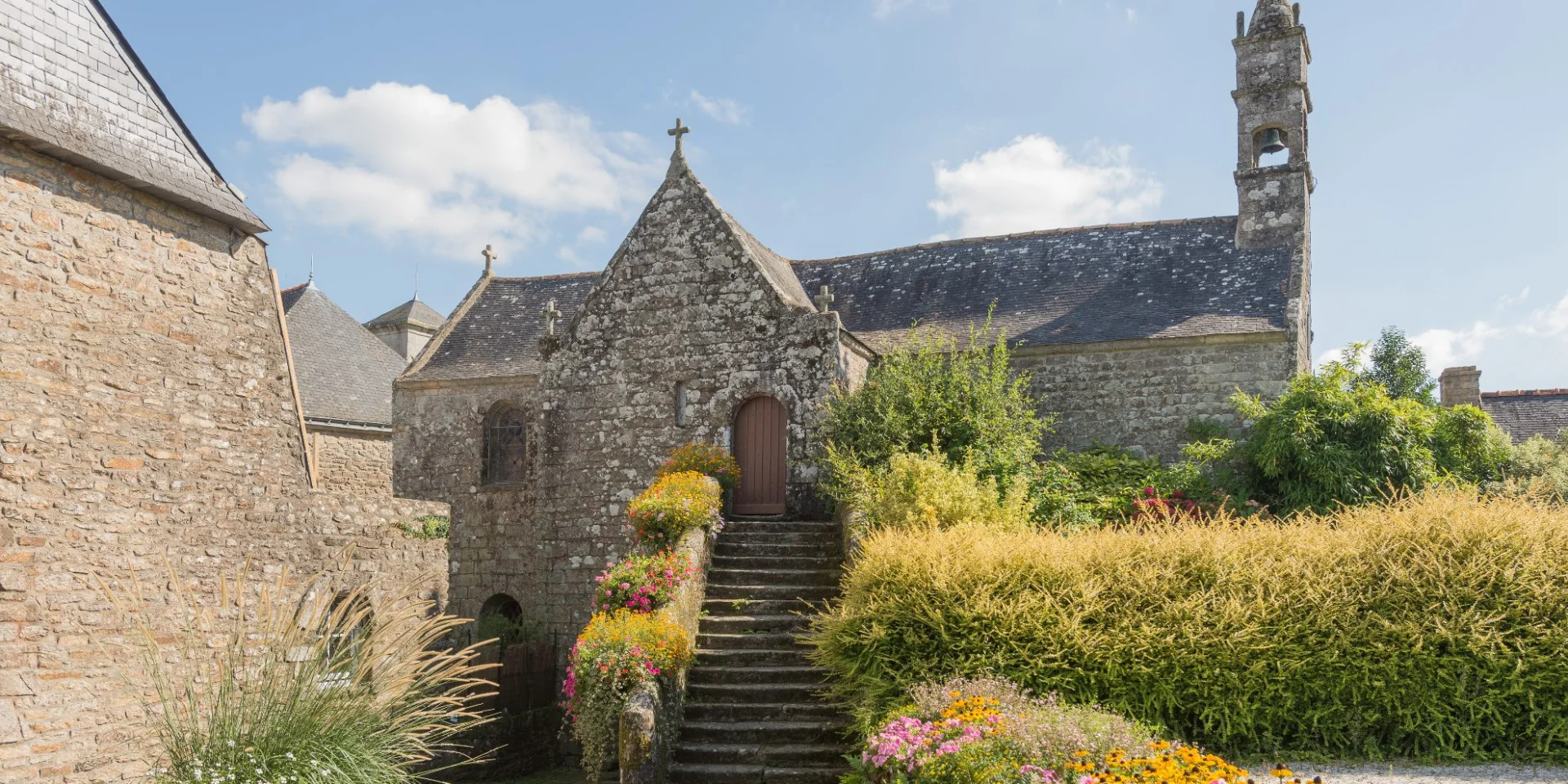 Village Fleuri La Vraie Croix Chapelle