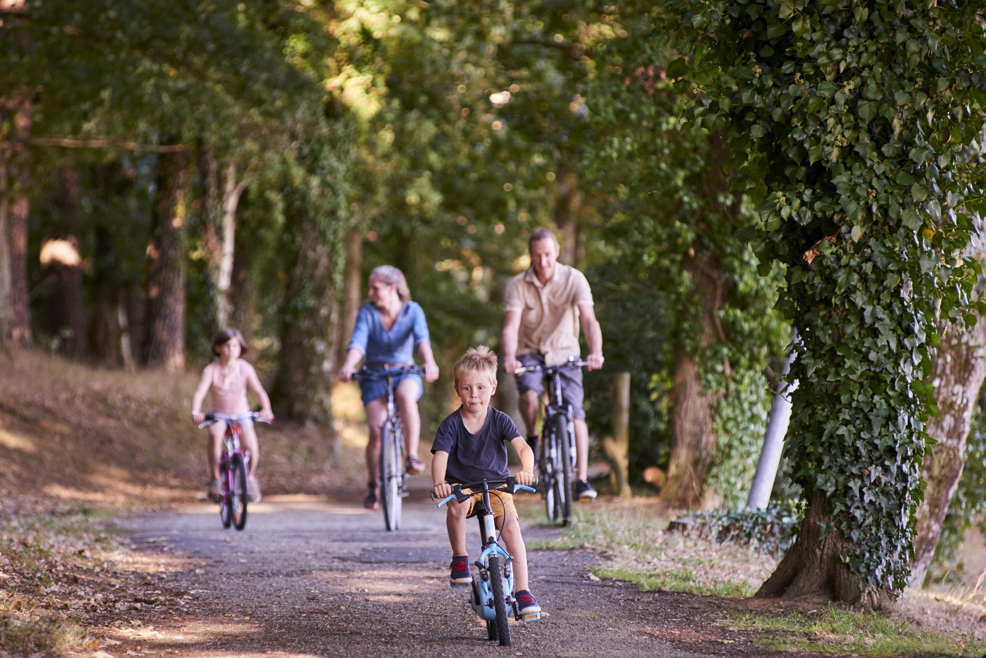 Balade à vélo en famille site du Moulin Neuf