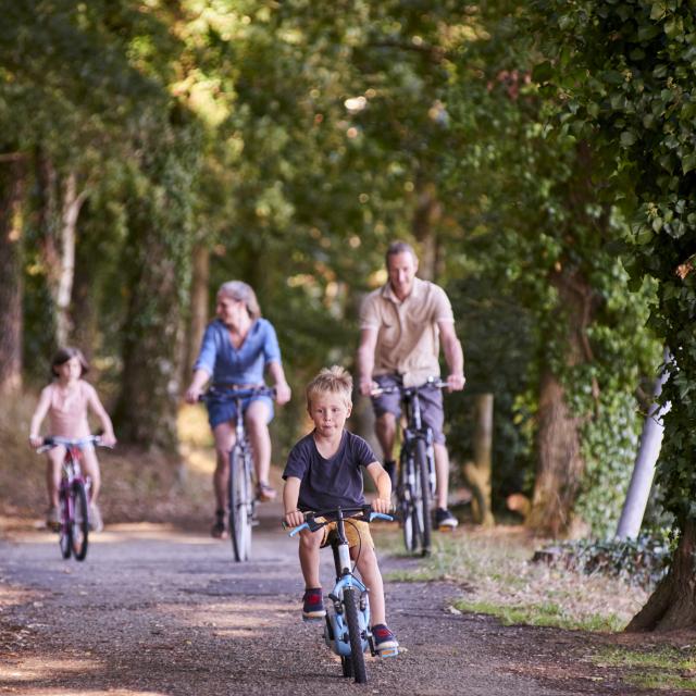 Balade à vélo en famille site du Moulin Neuf