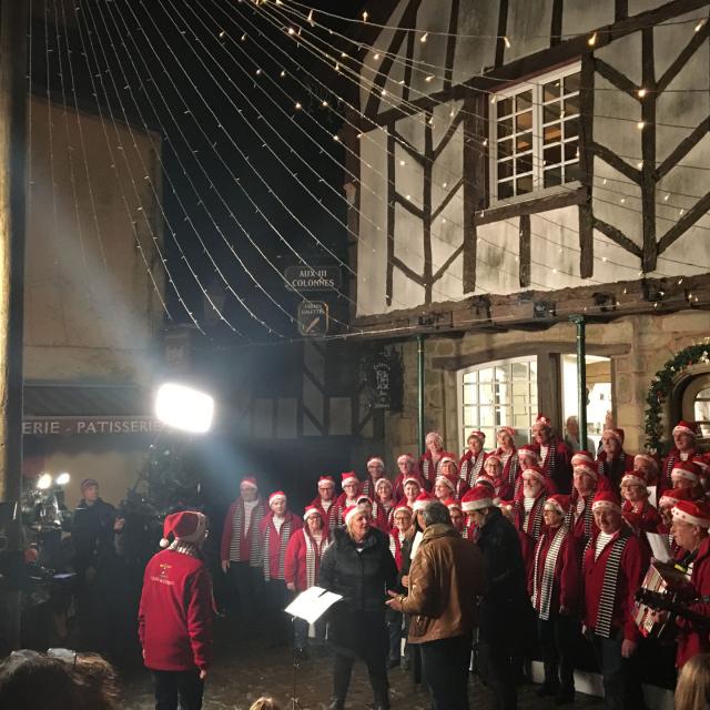 Merveilleux Village De Noël Rochefort En Terre Tf1 (5)