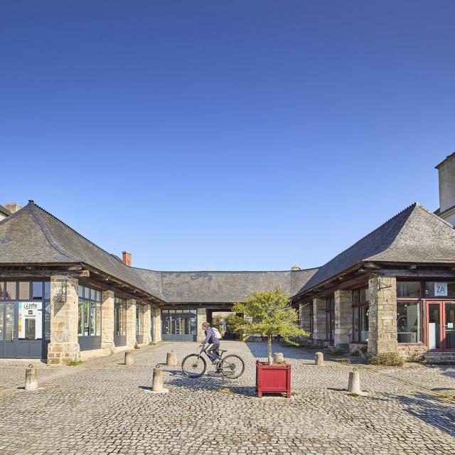 les-halles-de-rochefort-en-terre.jpg