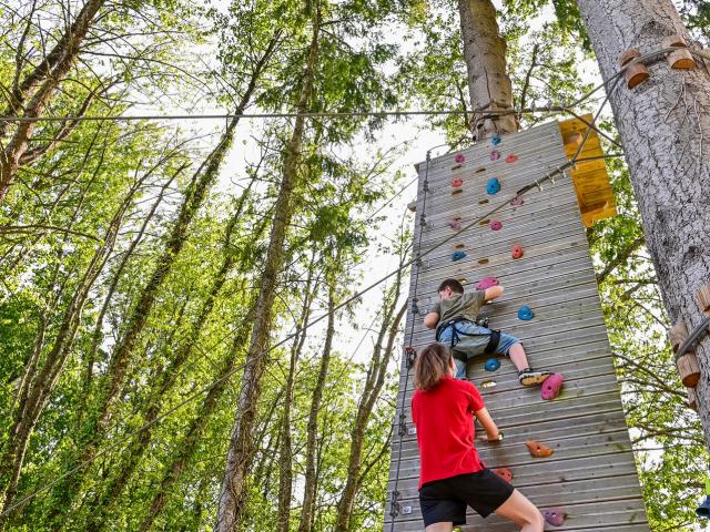 escalade-tyrolienne-moulin-neuf-aventure.jpg