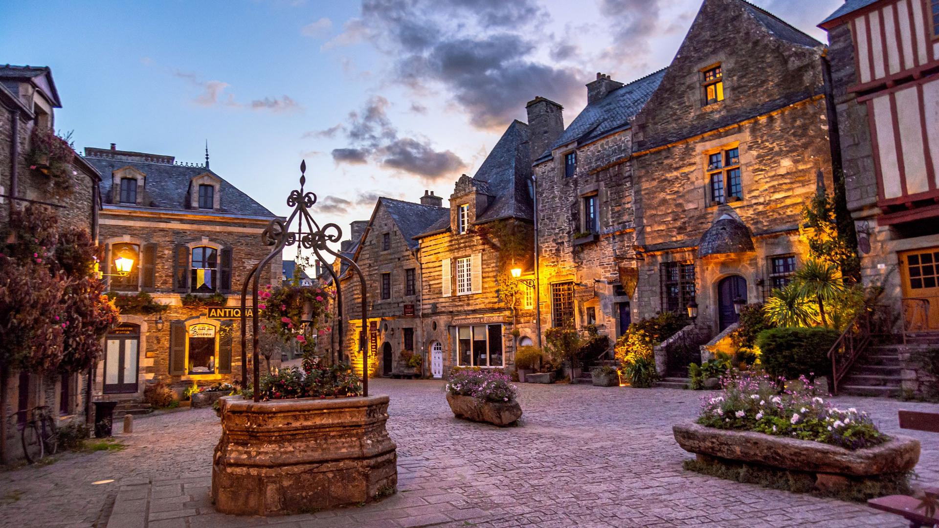 Rochefort-en-Terre - blue hour