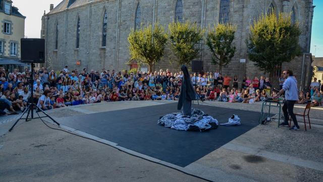 Inopiné Festival Questembert 2022 La Cie Luz