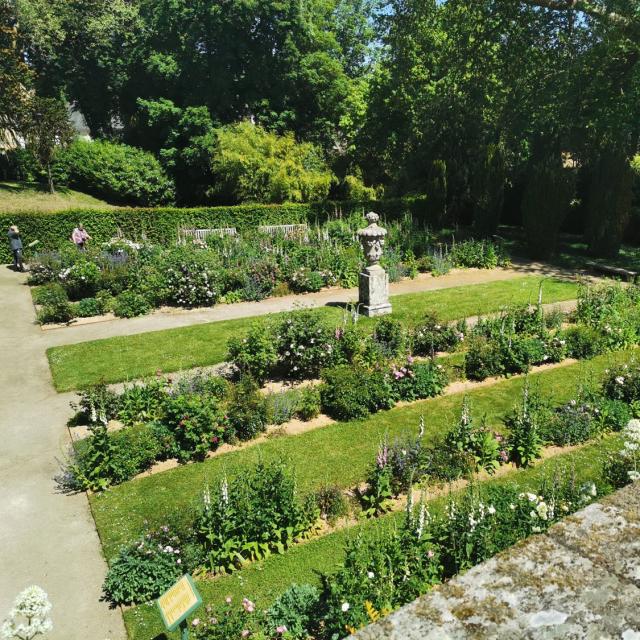 Parc Chateau De Josselin La Roseraie