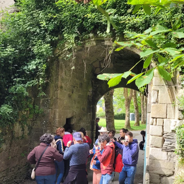 La Vadrouille Sensationnelle Visite Rochefort En Terre