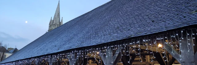 Marché de Questembert sous les Halles illuminées
