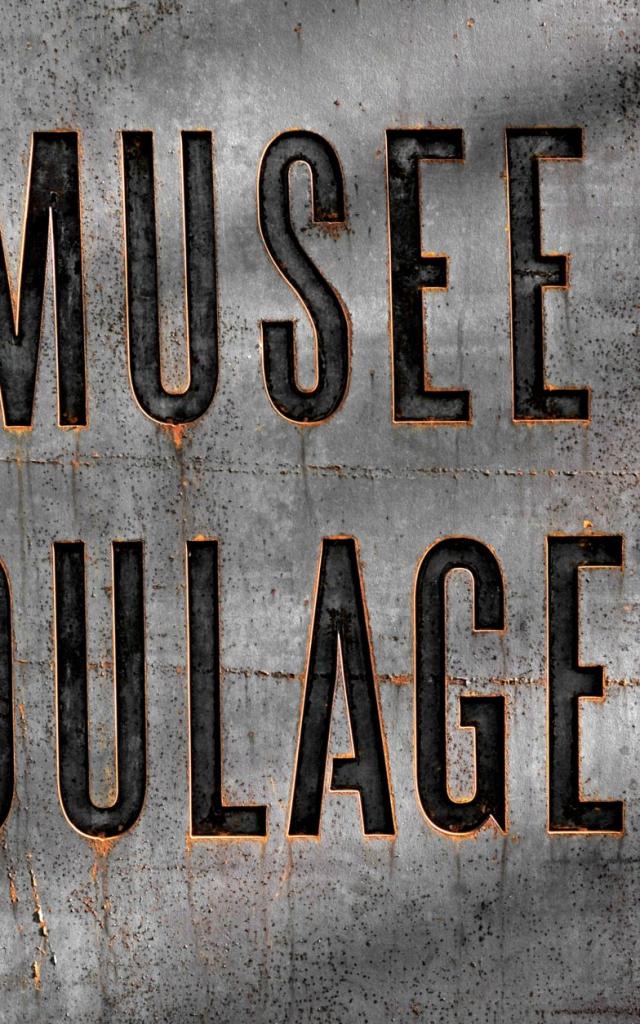 Plaque du musée Soulages en acier Corten