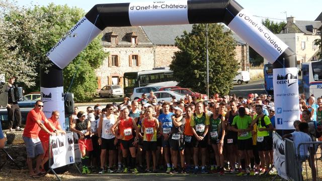 Coureurs prêts pour le départ de l’événement sportif : la Transcastonétoise à Onet-le-Château