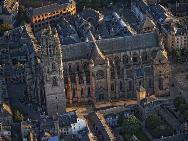 Vue latérale de la cathédrale de Rodez