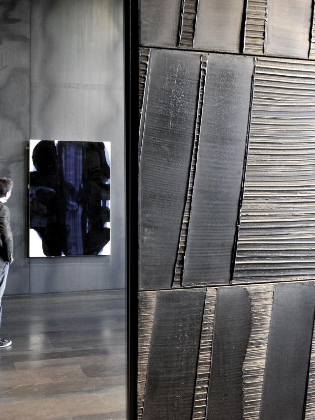 Outrenoir dans une salle du musée Soulages à Rodez