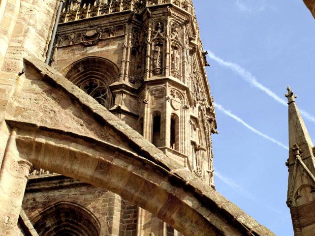 Arche sous le clocher de la cathédrale de Rodez