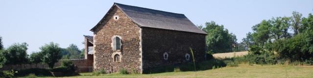 Ferme isolée de Cassagnettes à Olemps, avec son pré autour