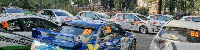 Voitures de Rallye exposée le longe de l'avenue Victor Hugo, au niveau du Kiosque