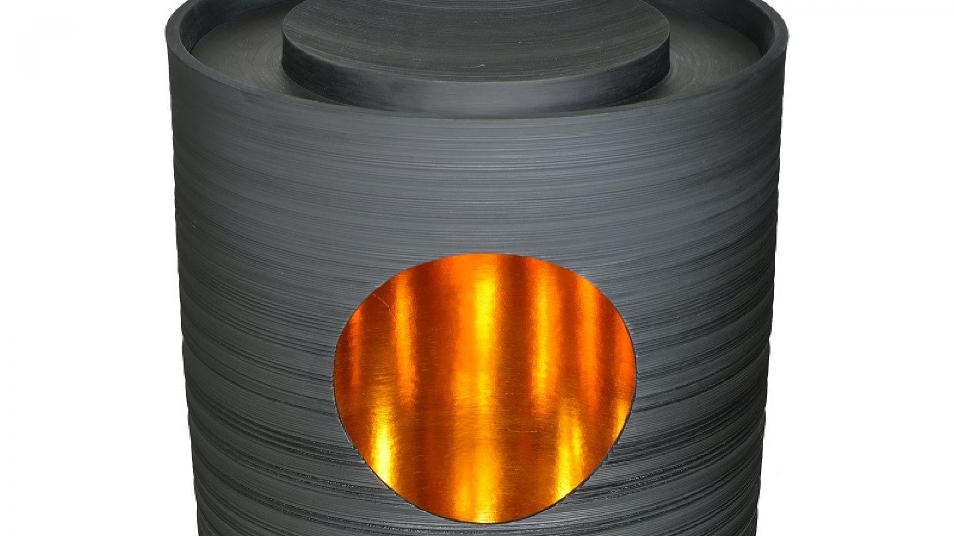 Vase de Sèvres créé par Pierre Soulages