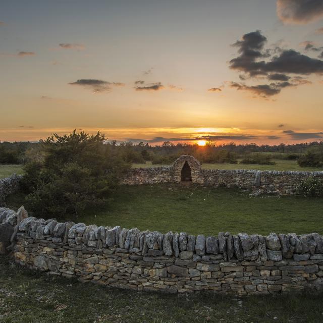 Coucher de soleil sur le Causse Comtal