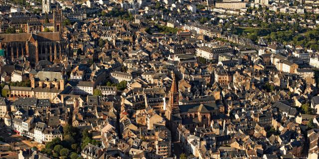Panoramique avec la cathédrale et l'église Saint-Amans