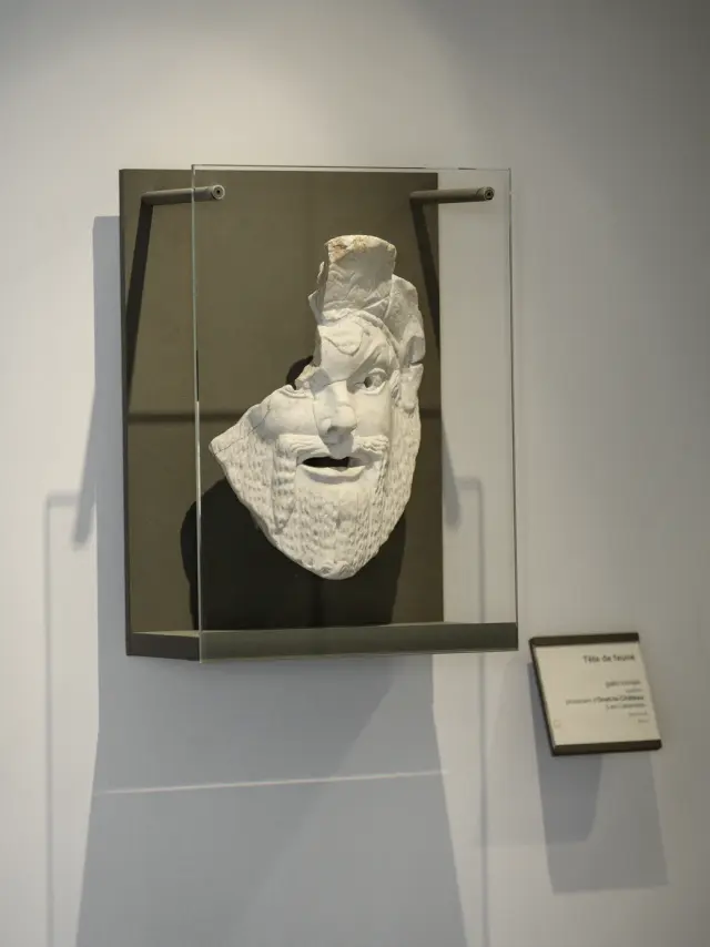 Tête de faune en marbre d'époque gallo-romaine