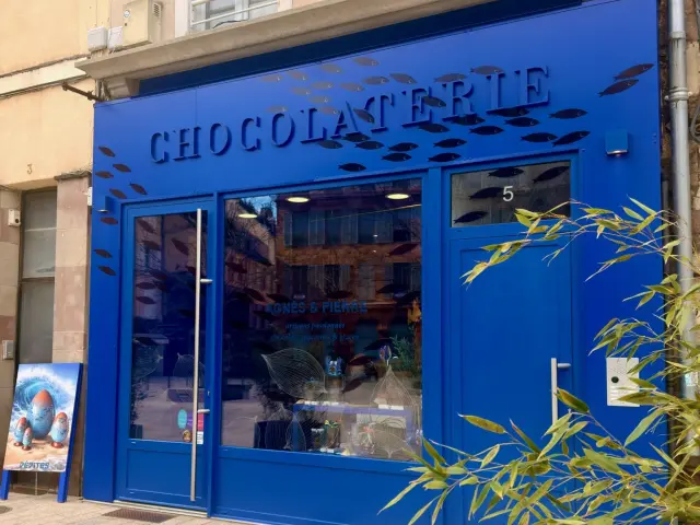 Devanture de la Chocolaterie PEPITES, place de la Cité