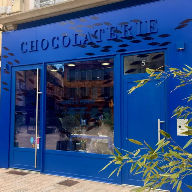 Devanture de la Chocolaterie PEPITES, place de la Cité